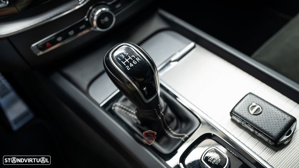 Volvo XC 60 D4 AWD RDesign - 33