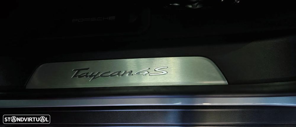 Porsche Taycan Cross Turismo 4S - 48