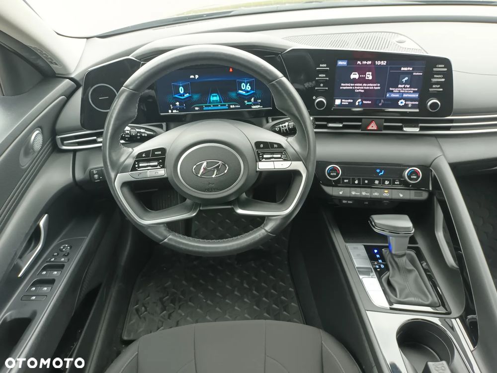 Hyundai Elantra 1.6 Smart CVT - 26