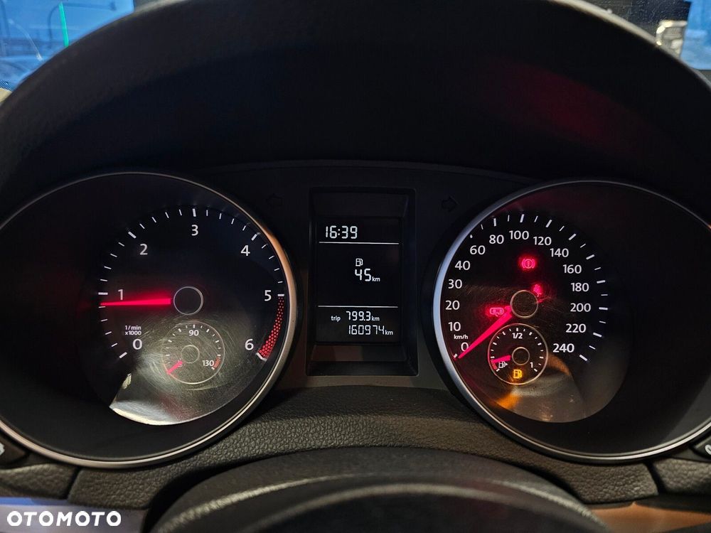 Volkswagen Golf - 22