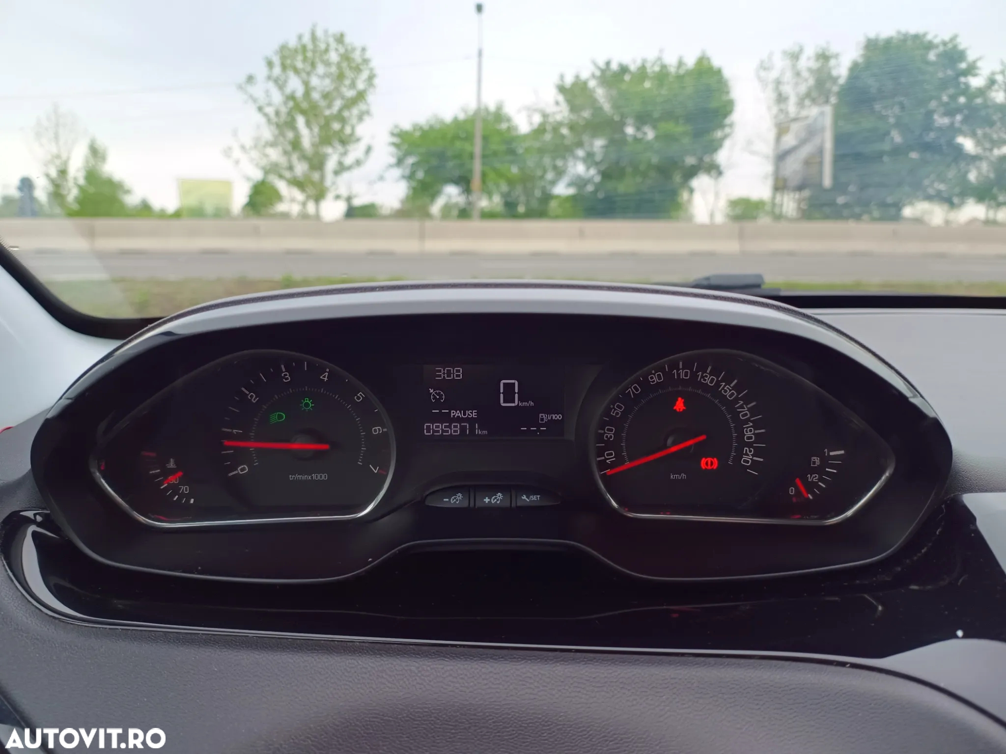 Peugeot 208 - 10