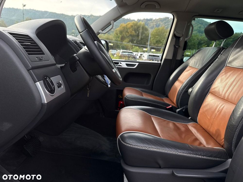 Volkswagen Multivan - 11