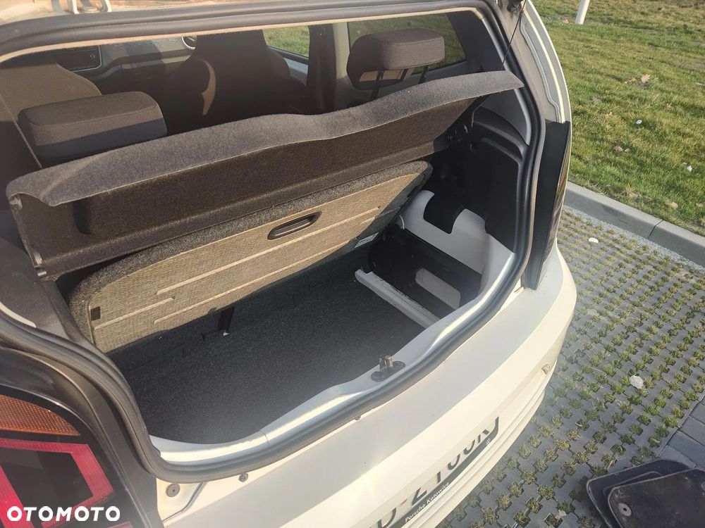 Volkswagen up! sound - 11