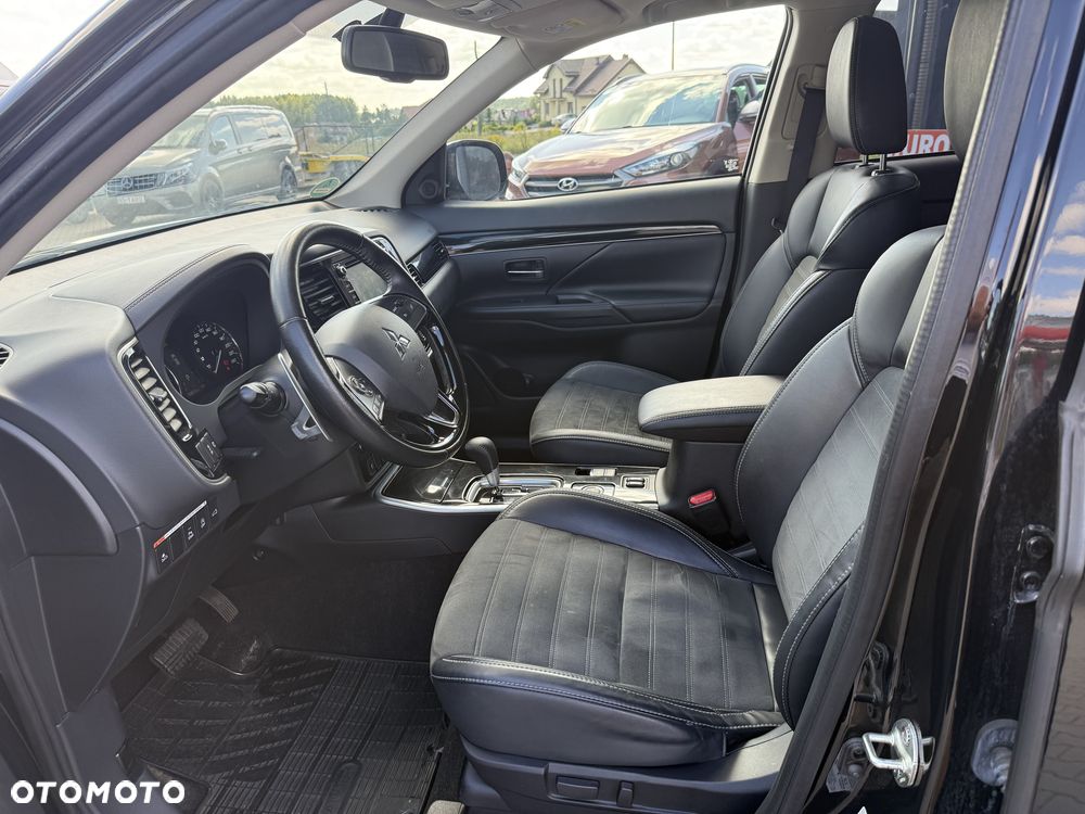Mitsubishi Outlander 2.0 4WD CVT Diamant Edition+ - 17