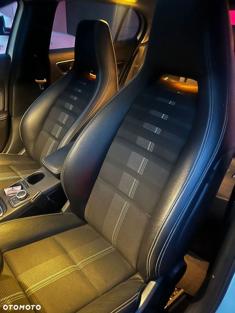 Mercedes-Benz GLA 200 7G-DCT UrbanStyle Edition - 20