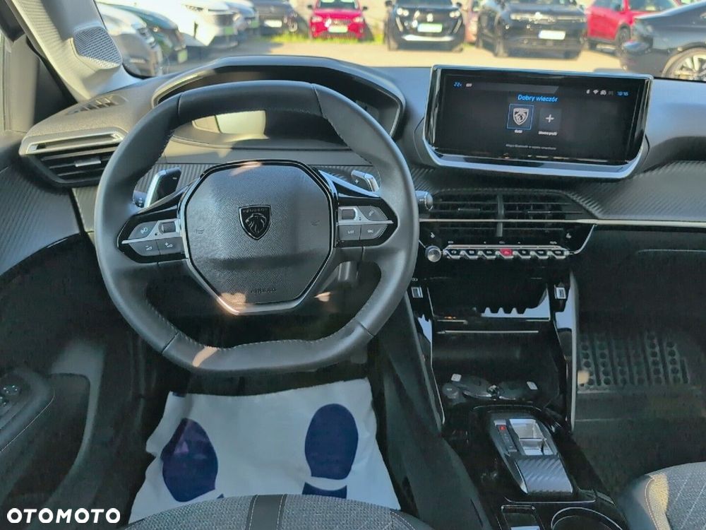 Peugeot 208 - 11