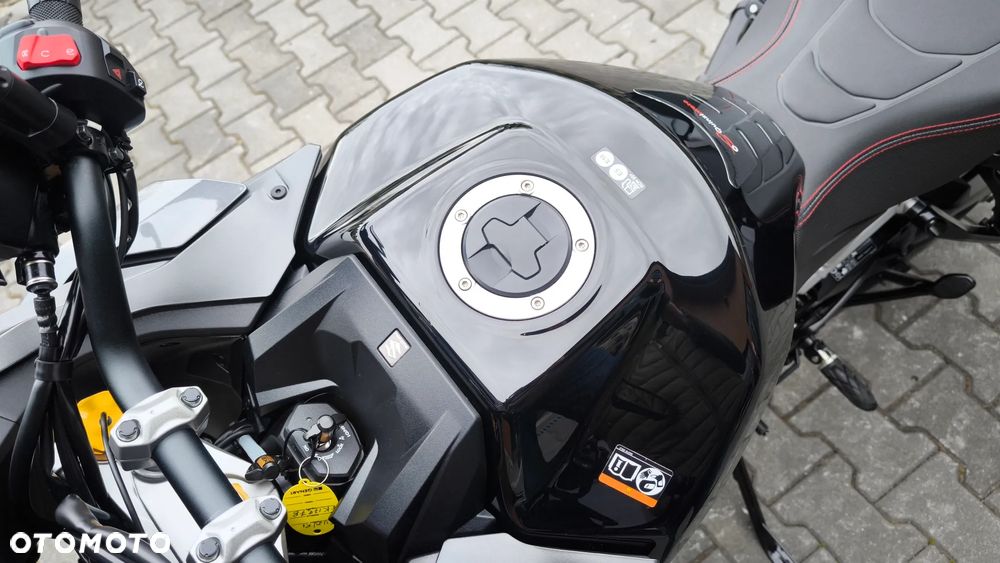 Suzuki GSX 1000 - 15