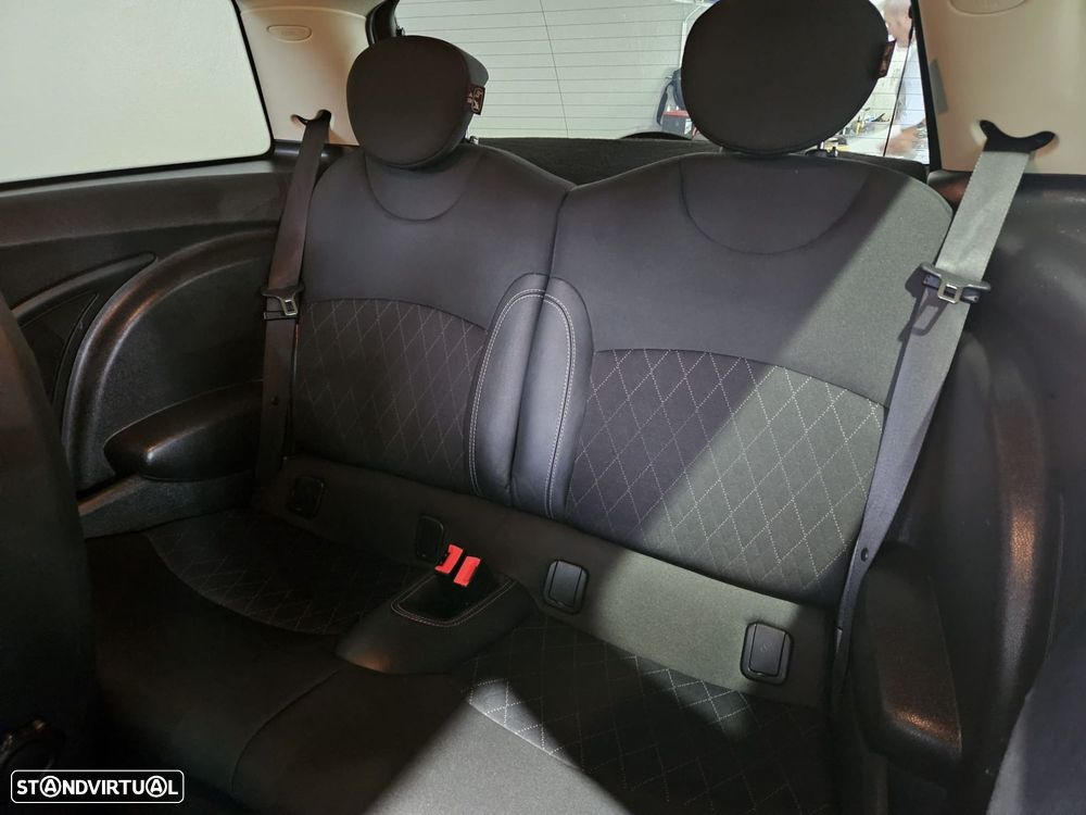 MINI 3 Portas Cooper D - 14