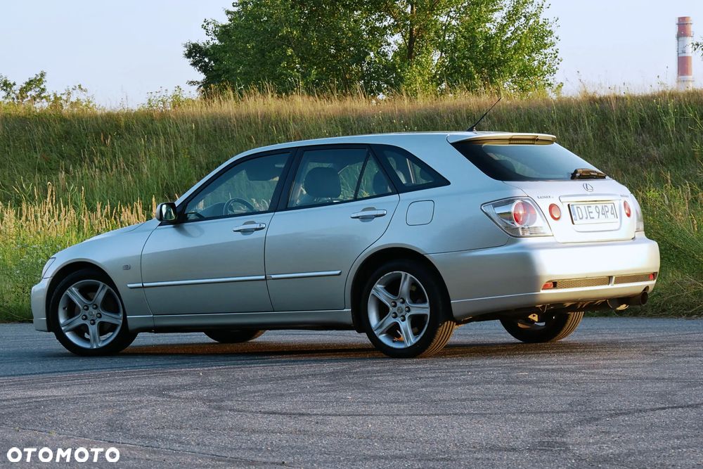 Lexus IS 200 SportCross - 7