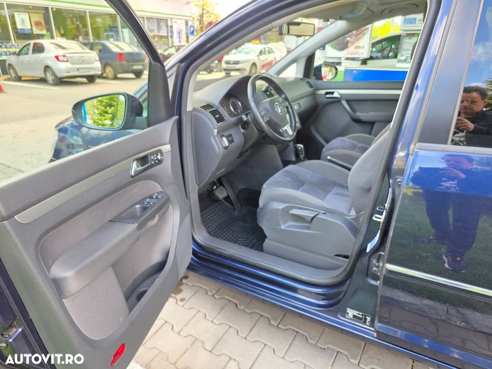 Volkswagen Touran 2.0 TDI Highline DSG - 11