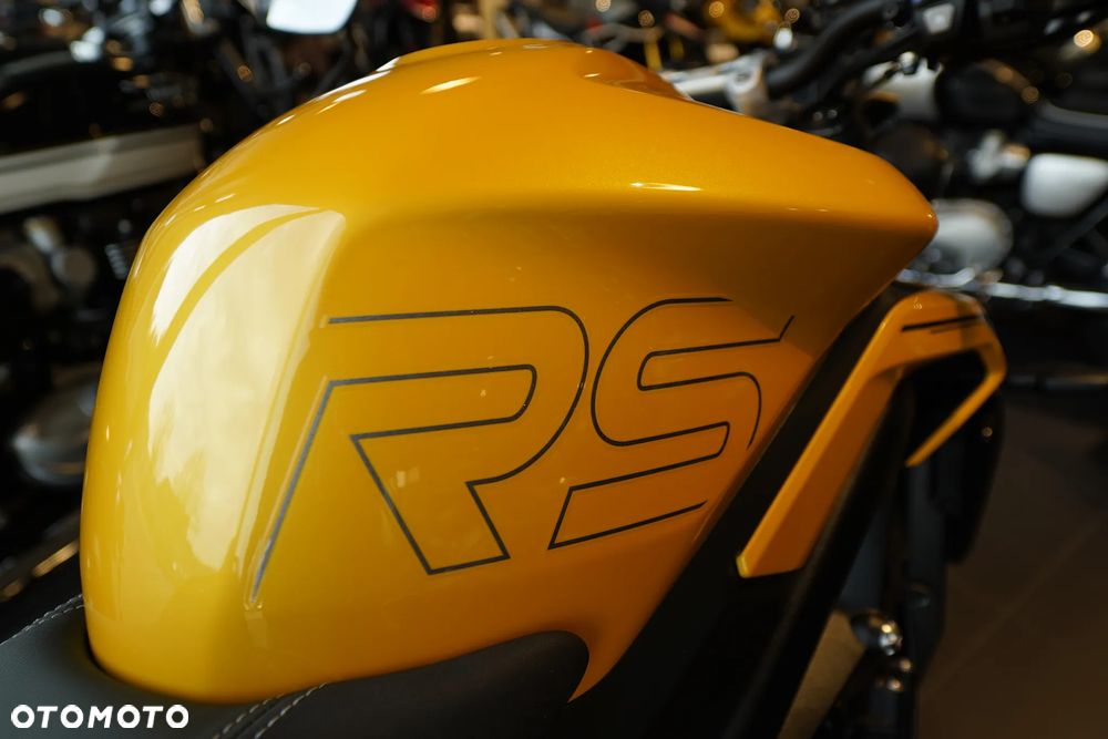 Triumph Street Triple - 11