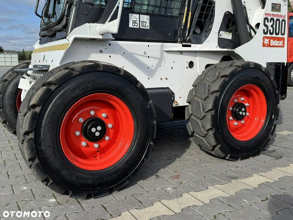 Bobcat S300 Joystick Mini Ładowarka Waga 3692kg - 11