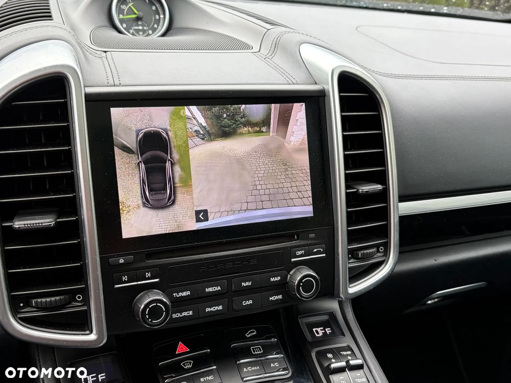 Porsche Cayenne - 4