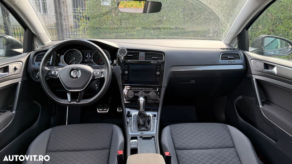 Volkswagen Golf - 2