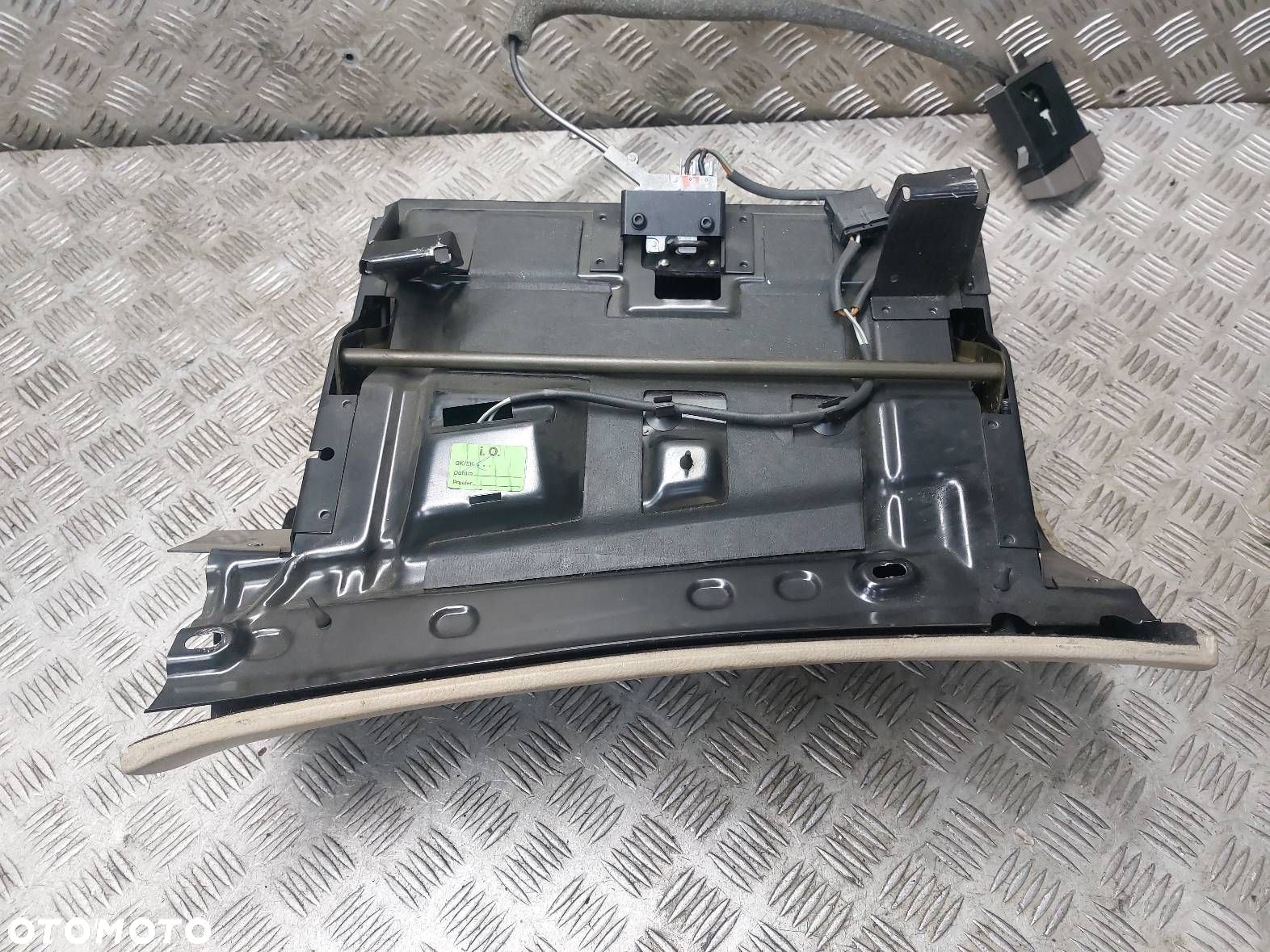 SCHOWEK PASAŻERA + ZAMEK PRZYCISK AUDI A8 D2 4D1857147C 4D1857095LL - 4