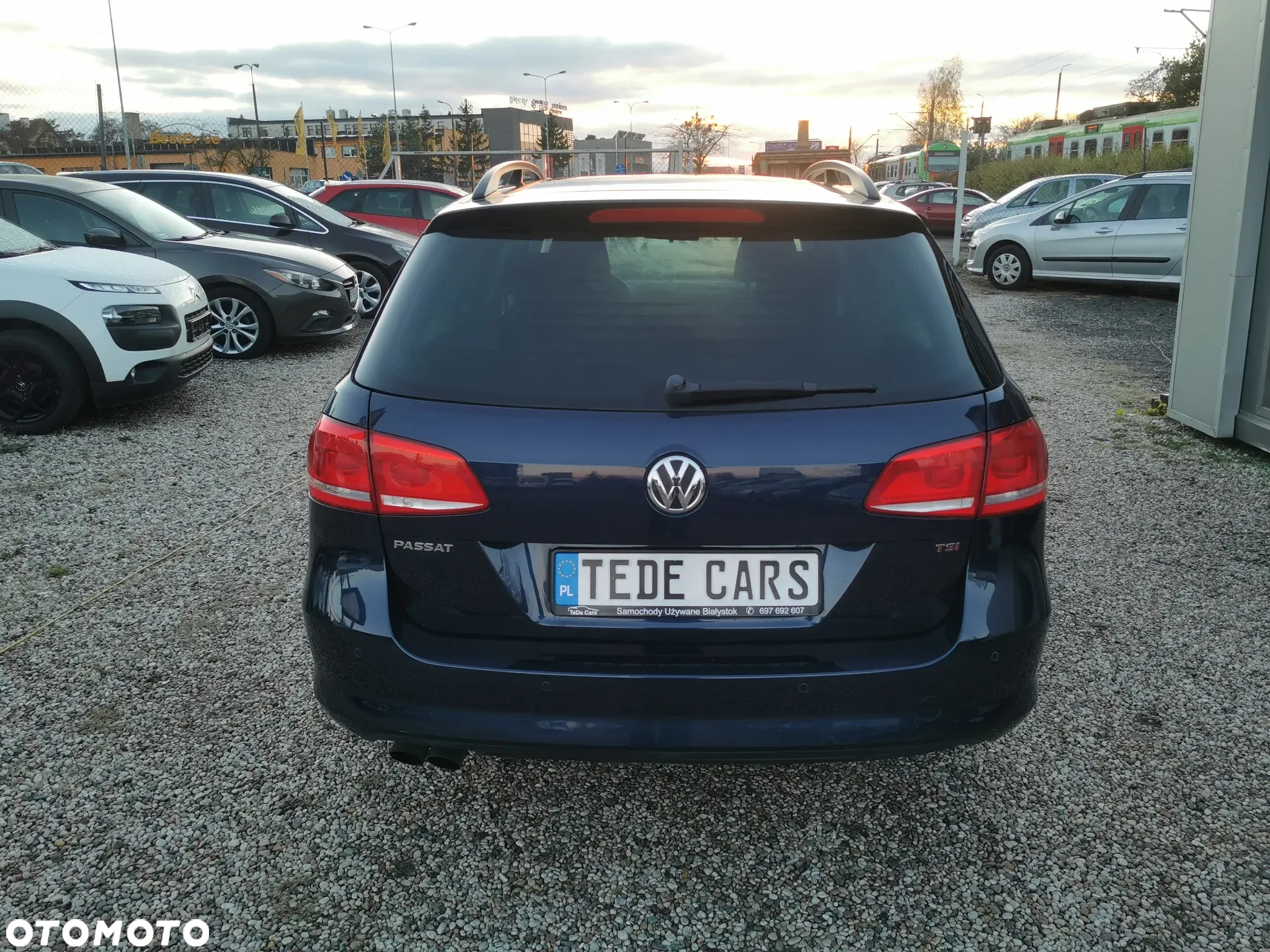 Volkswagen Passat - 4