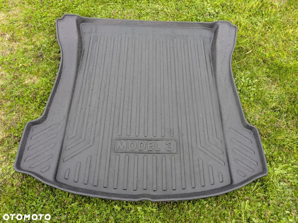 Tesla Model 3 - 21