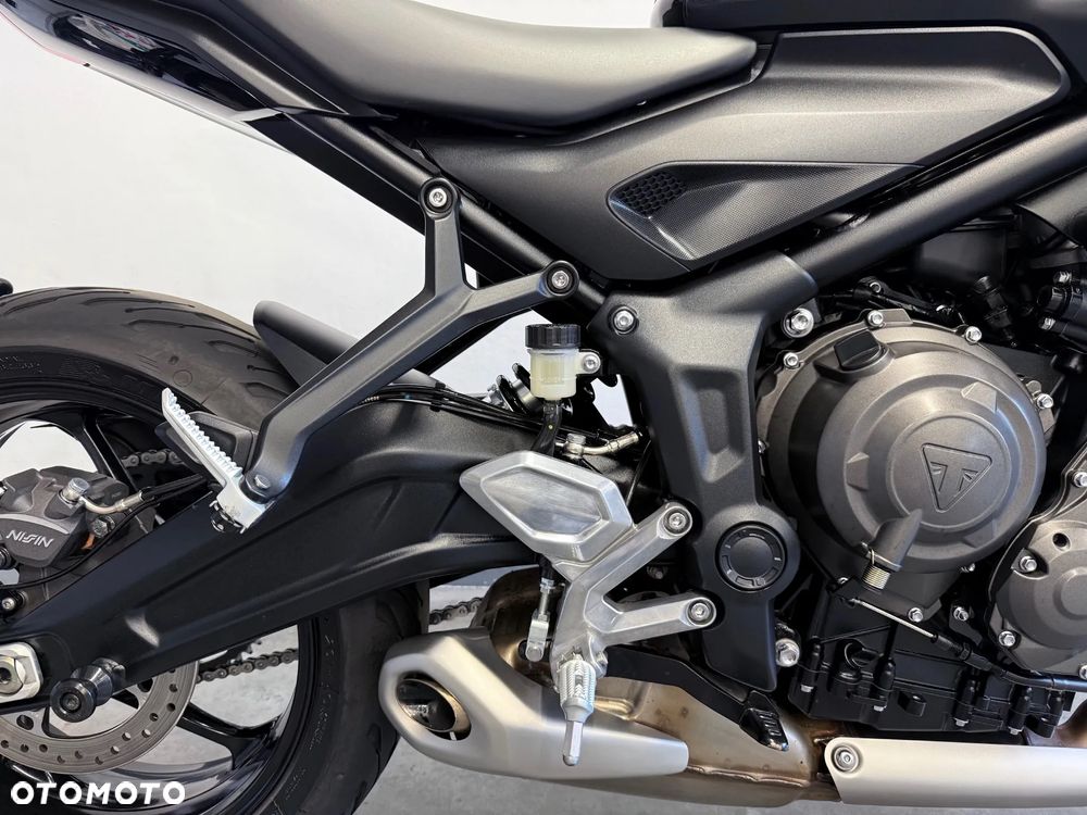 Triumph Trident - 32