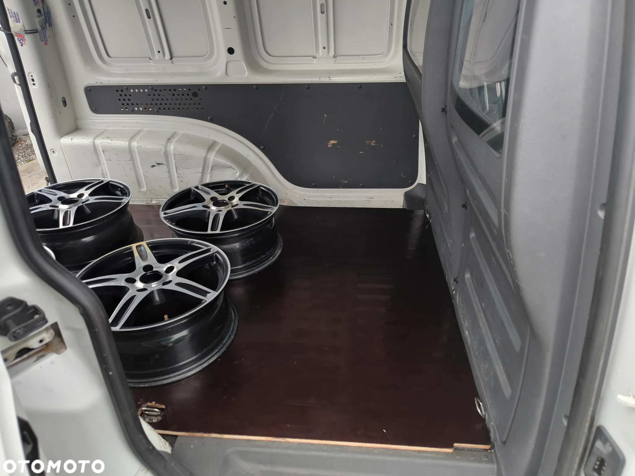 Volkswagen CADDY - 9