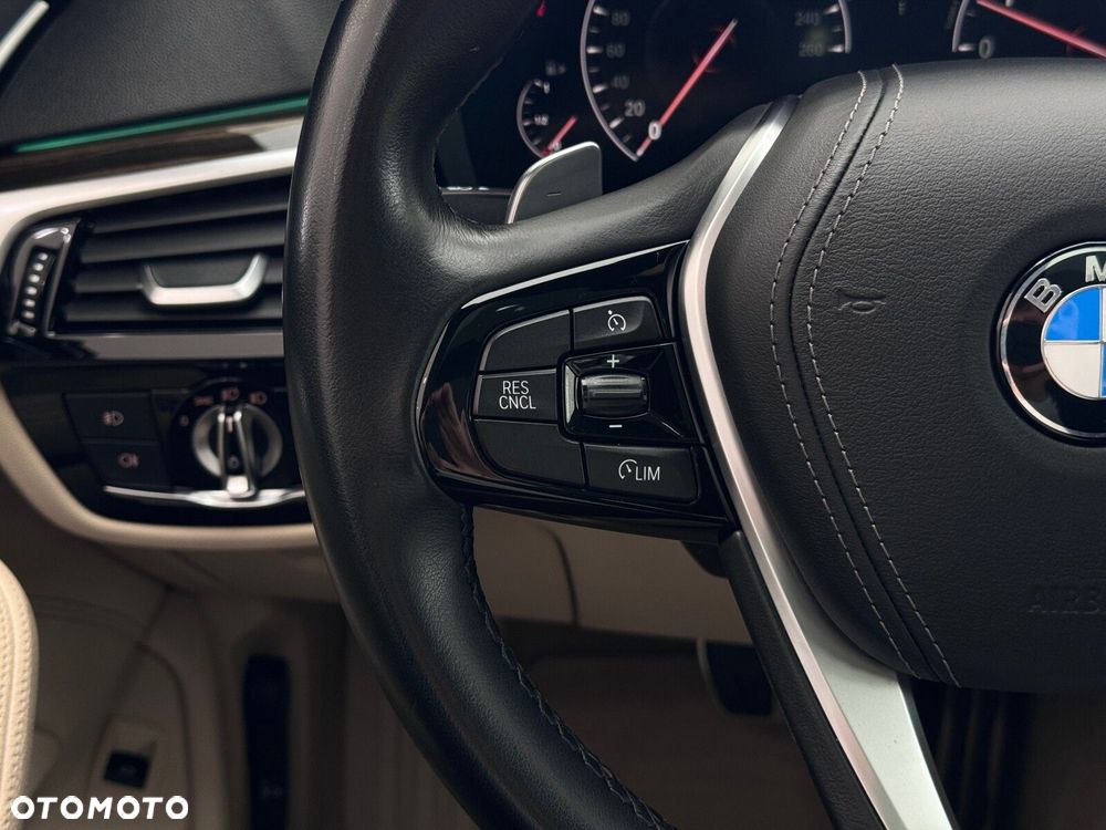 BMW Seria 5 530i xDrive M Sport sport - 23