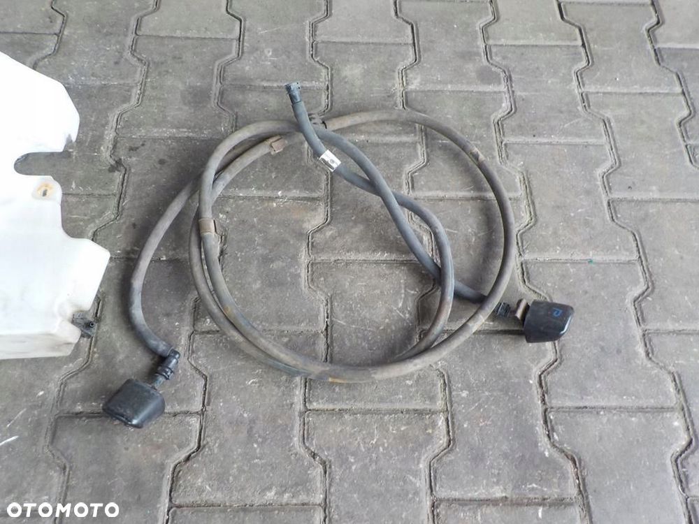 VW T5 ZBIORNICZEK SPRYSKIWACZY SZYB  REFLEKTORÓW LAMP POMPKA DYSZE - 2