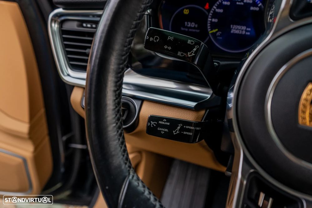 Porsche Panamera Sport Turismo 4 E-Hybrid - 31