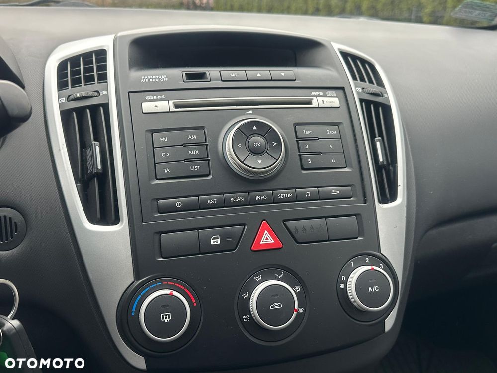 Kia Ceed 1.6 CRDi 90 Vision - 8