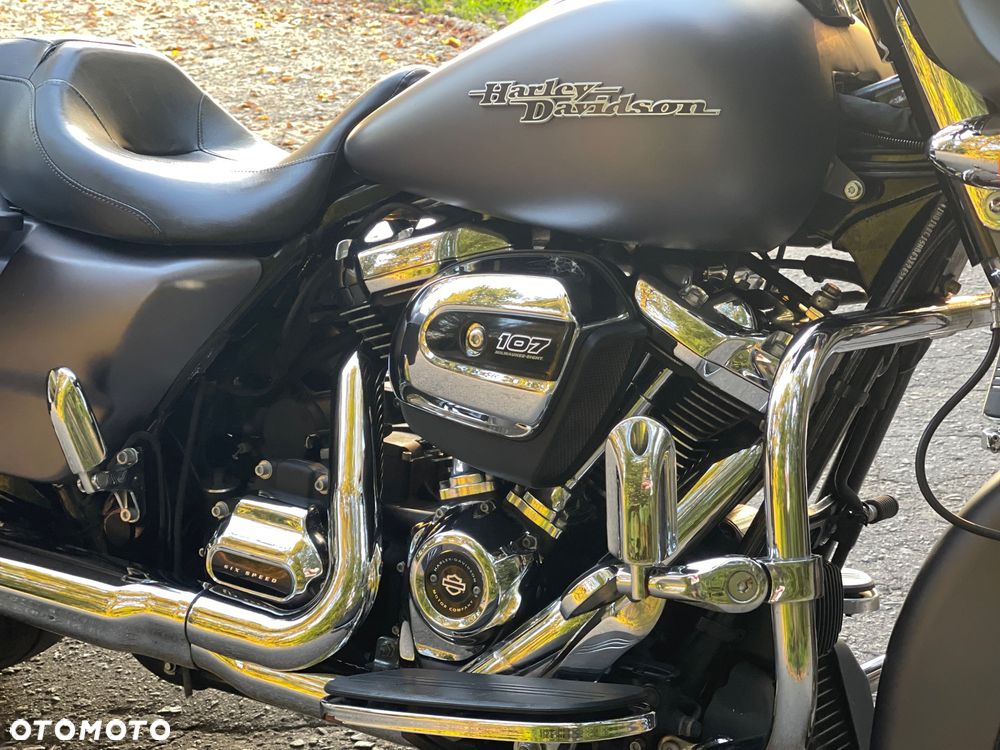 Harley-Davidson Touring Street Glide - 16