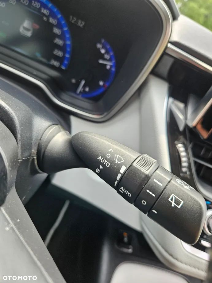 Toyota Corolla 1.8 Hybrid Comfort - 22