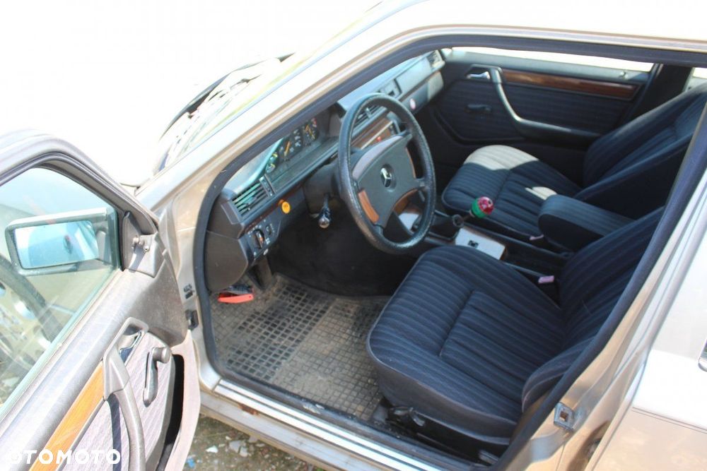 Mercedes W124 1989 2.3i 102982 Sedan (MASKA, ZDERZAK, LAMPA, BŁOTNIK, DRZWI, SZYBA, FOTEL) - 6