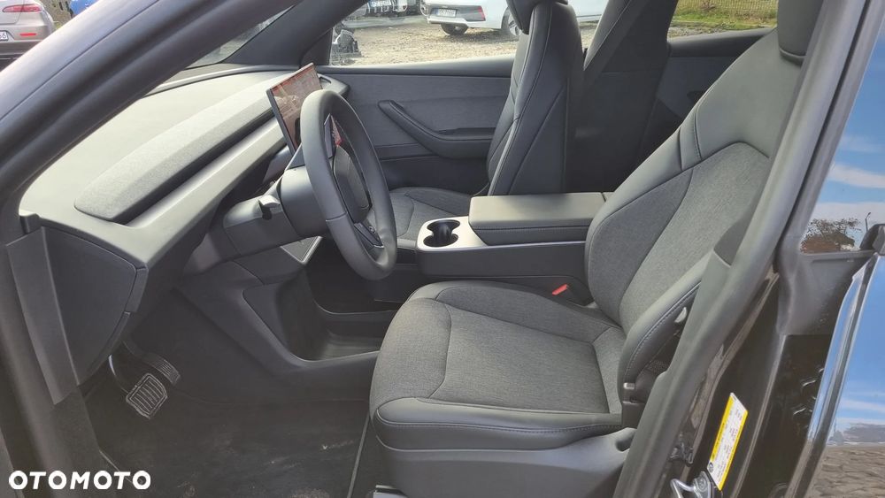 Tesla Model Y Standard - 32