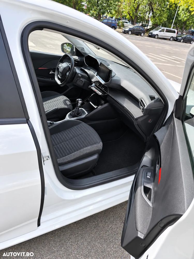 Peugeot 208 1.2 L PureTech STT Active - 11