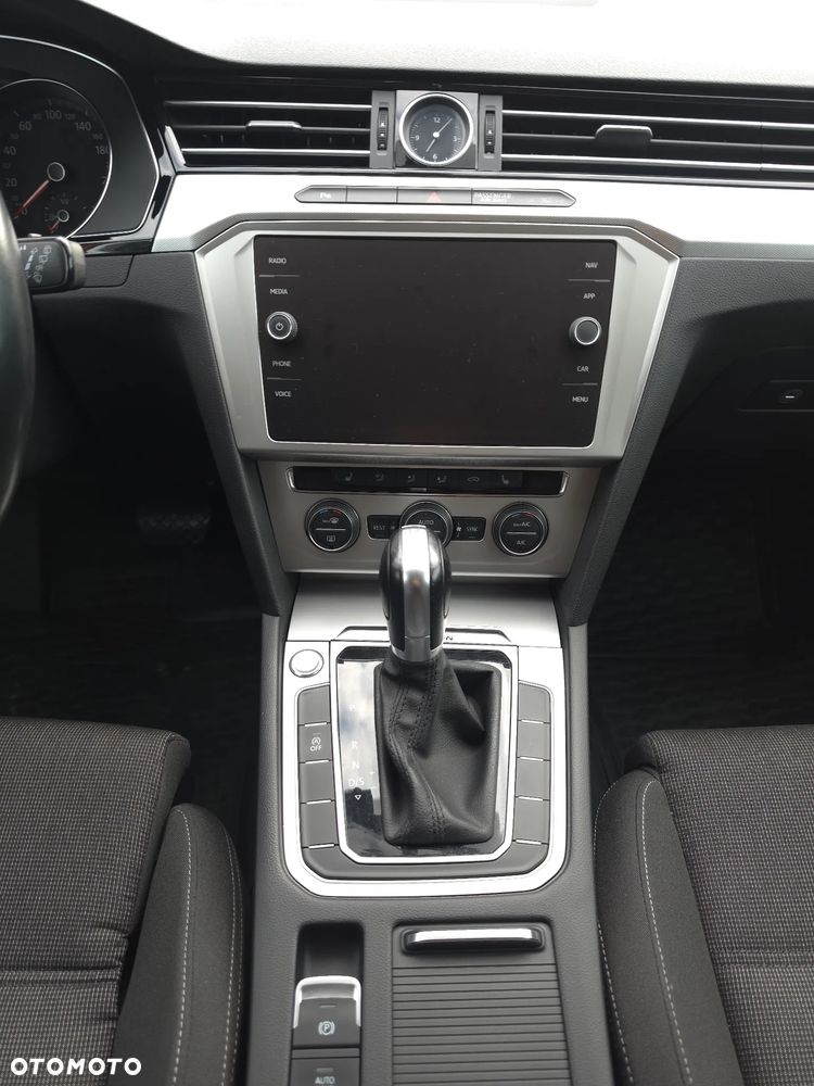 Volkswagen Passat 2.0 TDI SCR 4Mot DSG Comfortline - 11