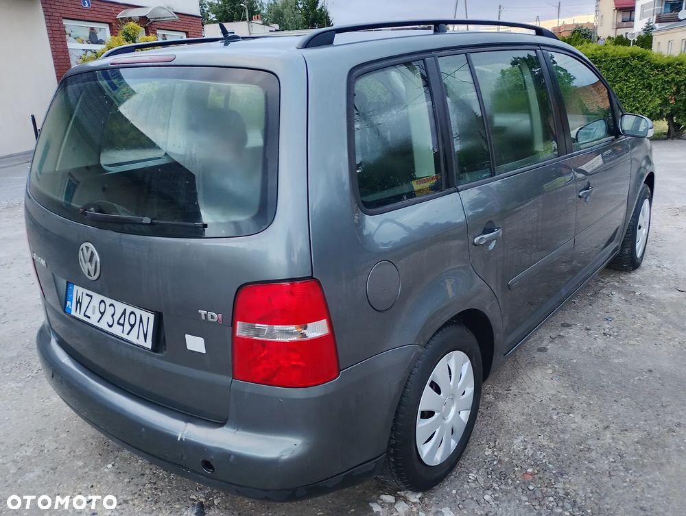 Volkswagen Touran 1.9 TDI DSG Highline - 5