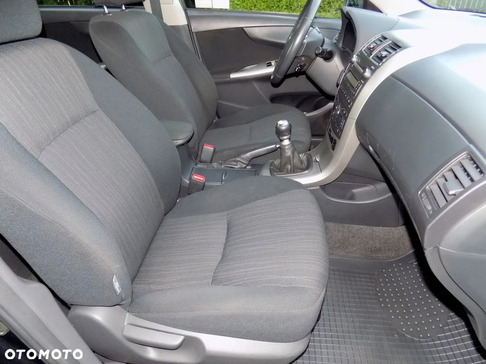 Toyota Corolla - 19
