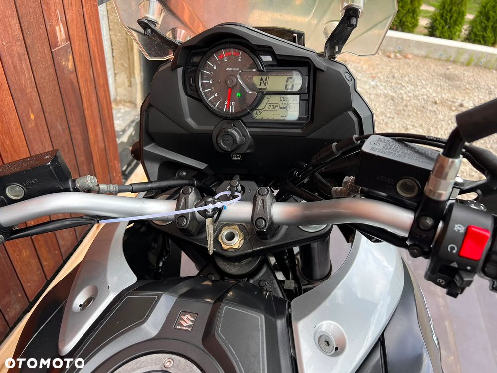 Suzuki V-STROM - 12
