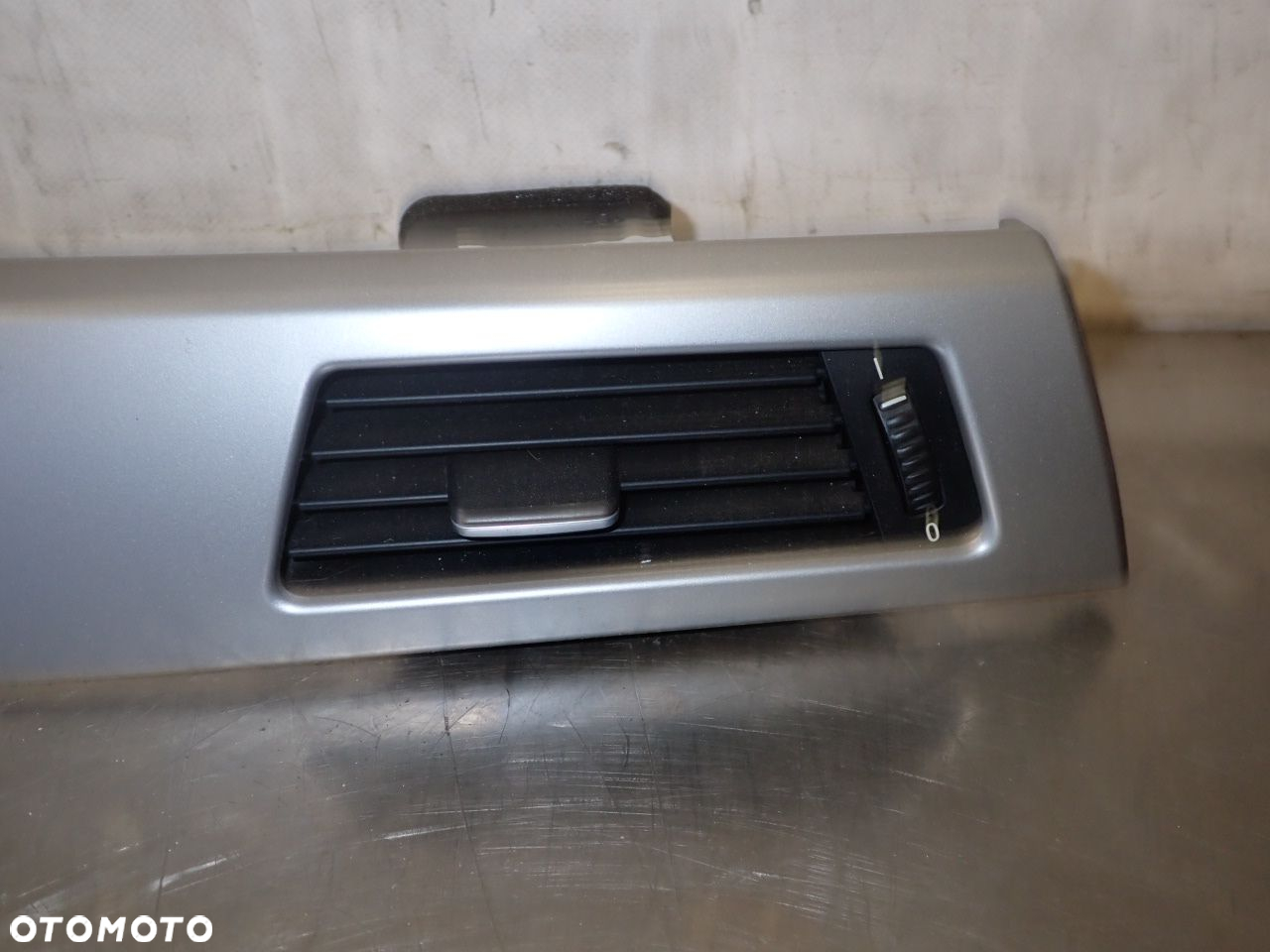 DEKOR KONSOLI KRATKA NAWIEWU BMW E90 320I 6924082A  7132845 - 2