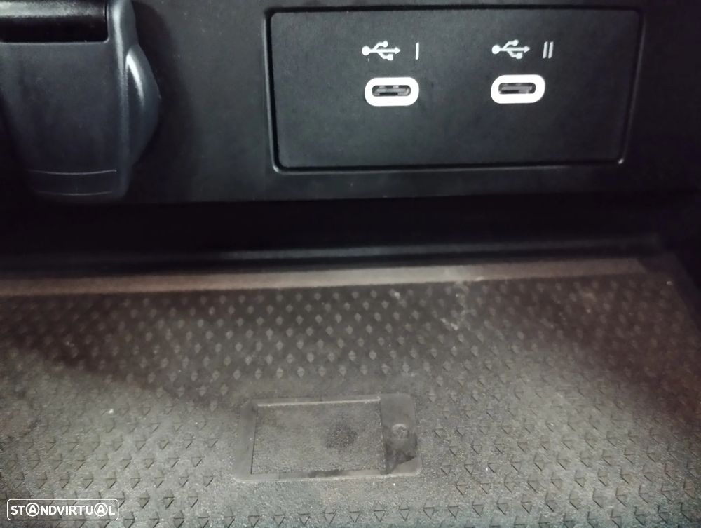 Renault Captur 1.0 TCe Techno Bi-Fuel - 40