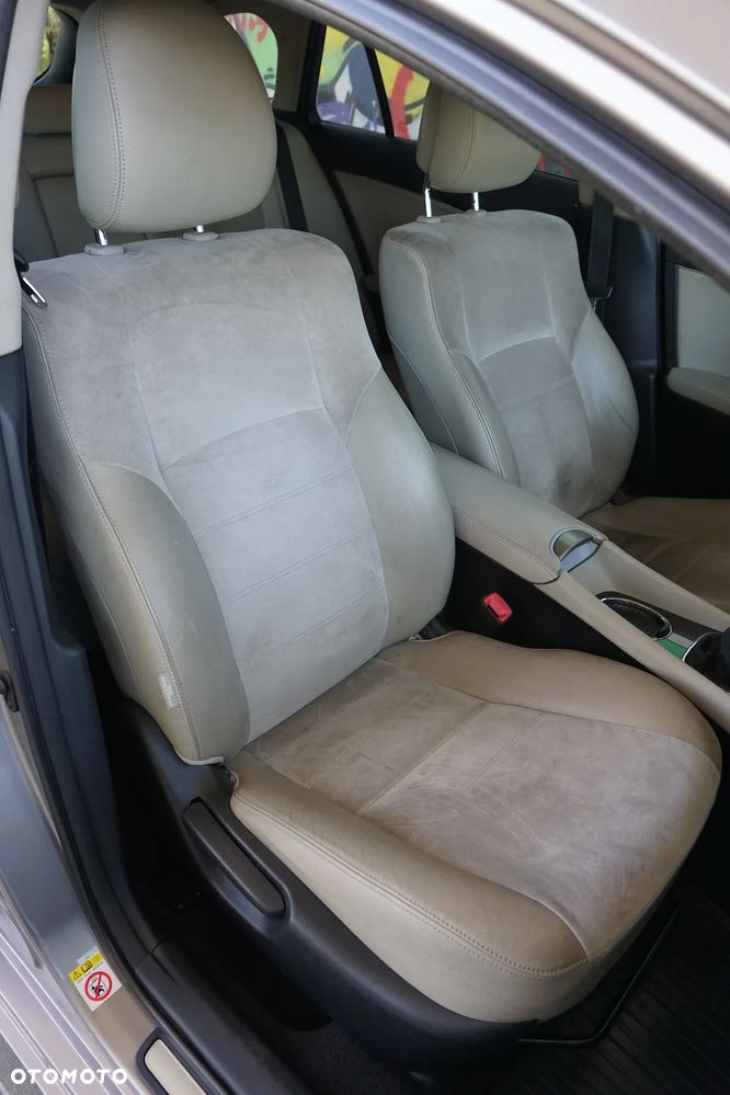 Toyota Avensis 1.8 Style - 19