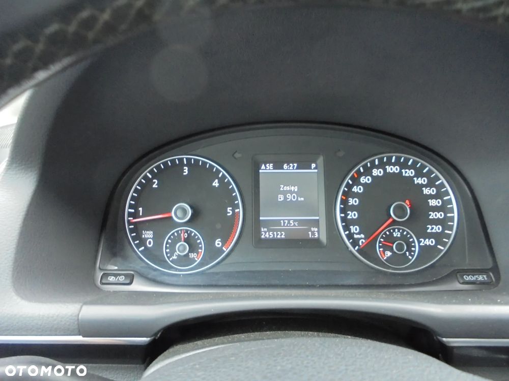 Volkswagen Touran 2.0 TDI DPF BlueMotion Technology DSG Highline - 34