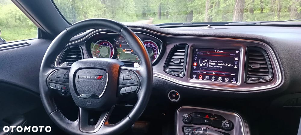 Dodge Challenger - 8