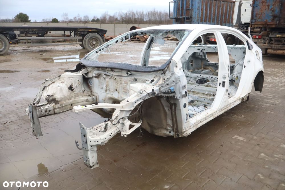 ĆWIARTKA PRAWY PRZÓD PODŁUŻNICA TOYOTA COROLLA E21 040 - 1