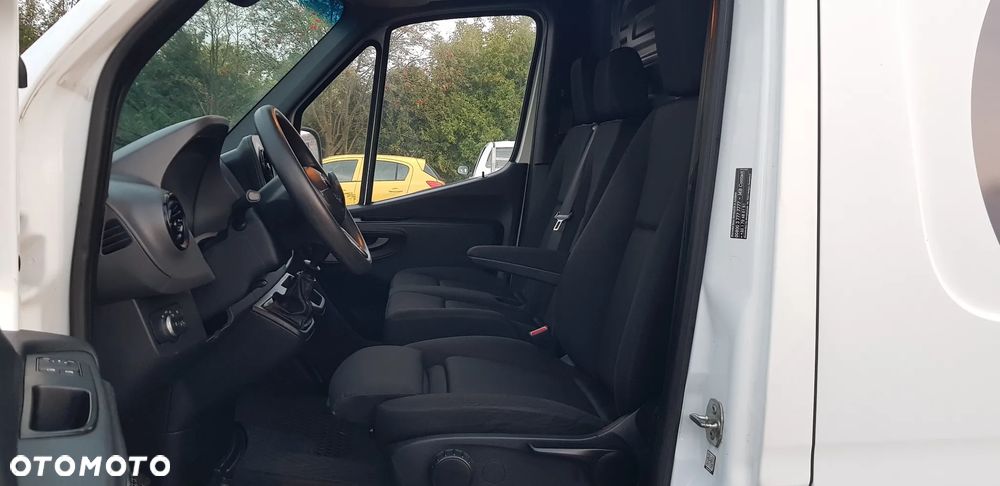 Mercedes-Benz Sprinter - 14