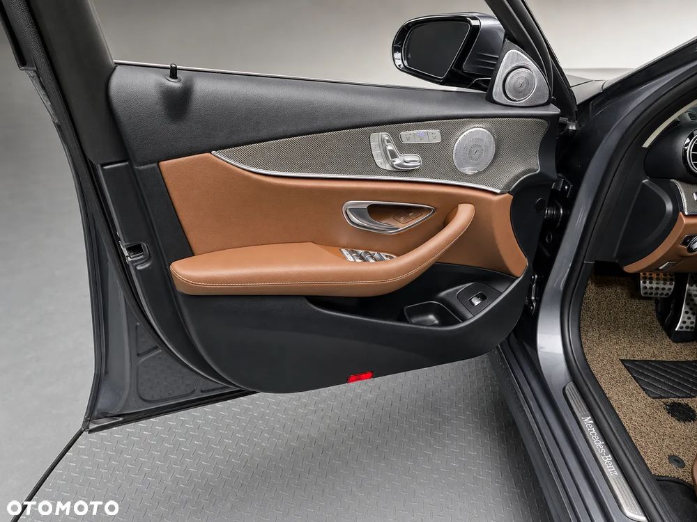 Mercedes-Benz Klasa E 300 9G-TRONIC AMG Line - 14