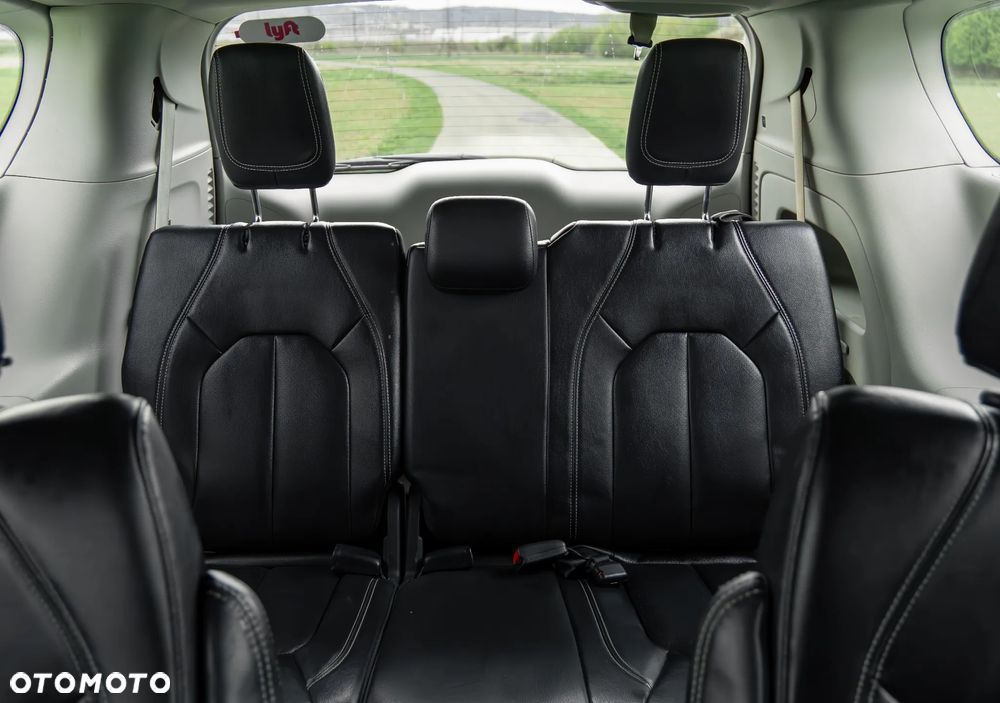 Chrysler Pacifica - 20