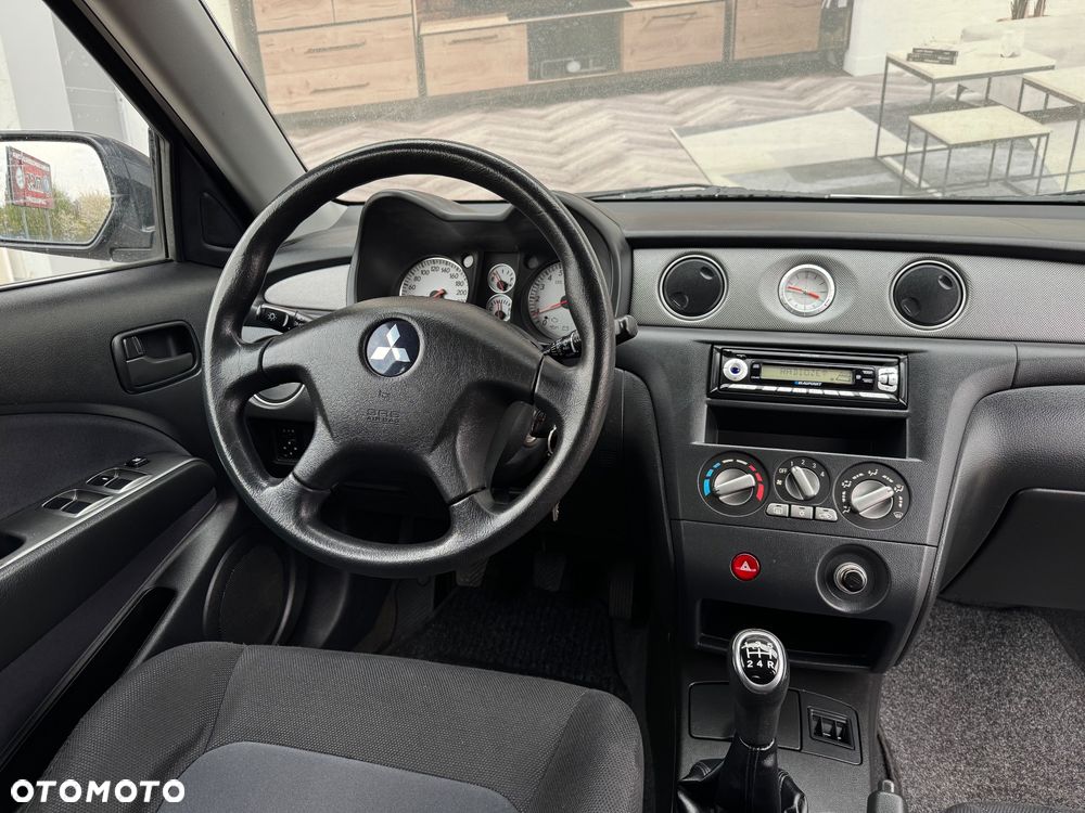 Mitsubishi Outlander - 10