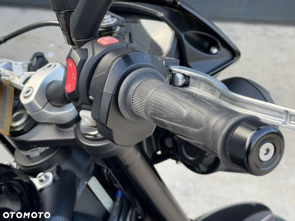 Triumph Street Triple - 15