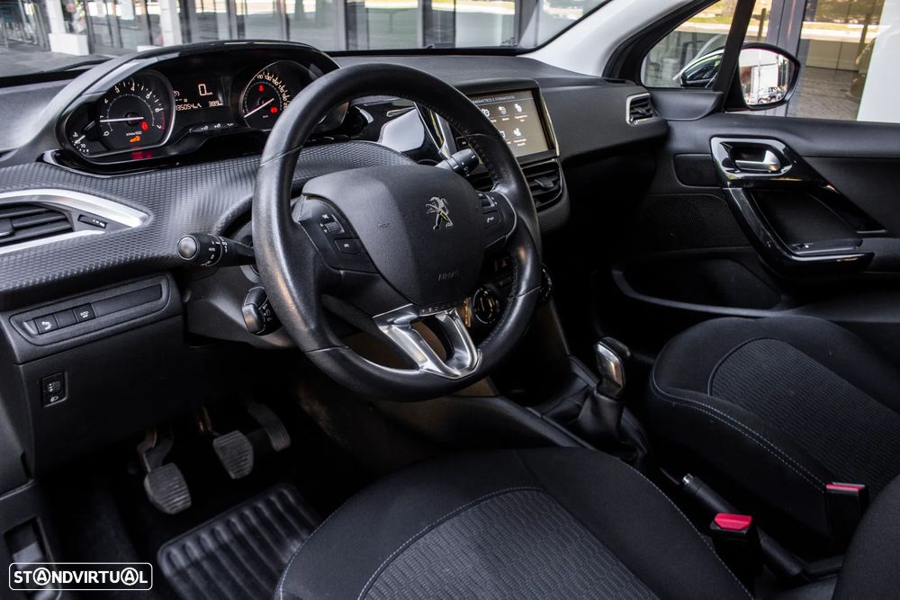 Peugeot 208 1.2 PureTech Signature - 21