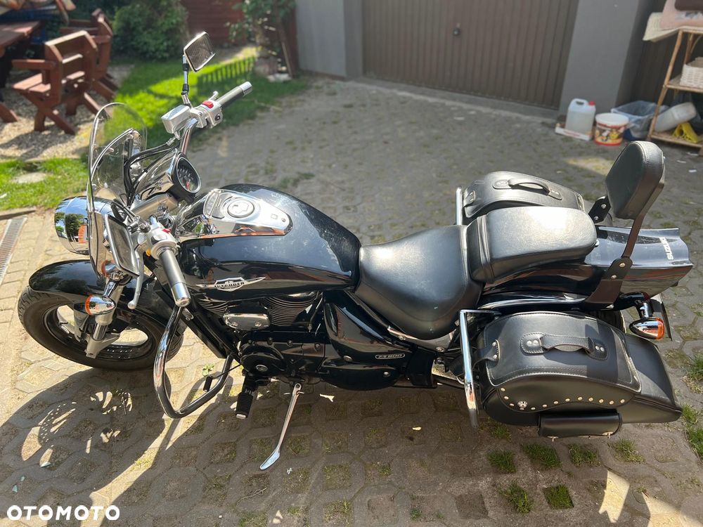 Suzuki Intruder - 3