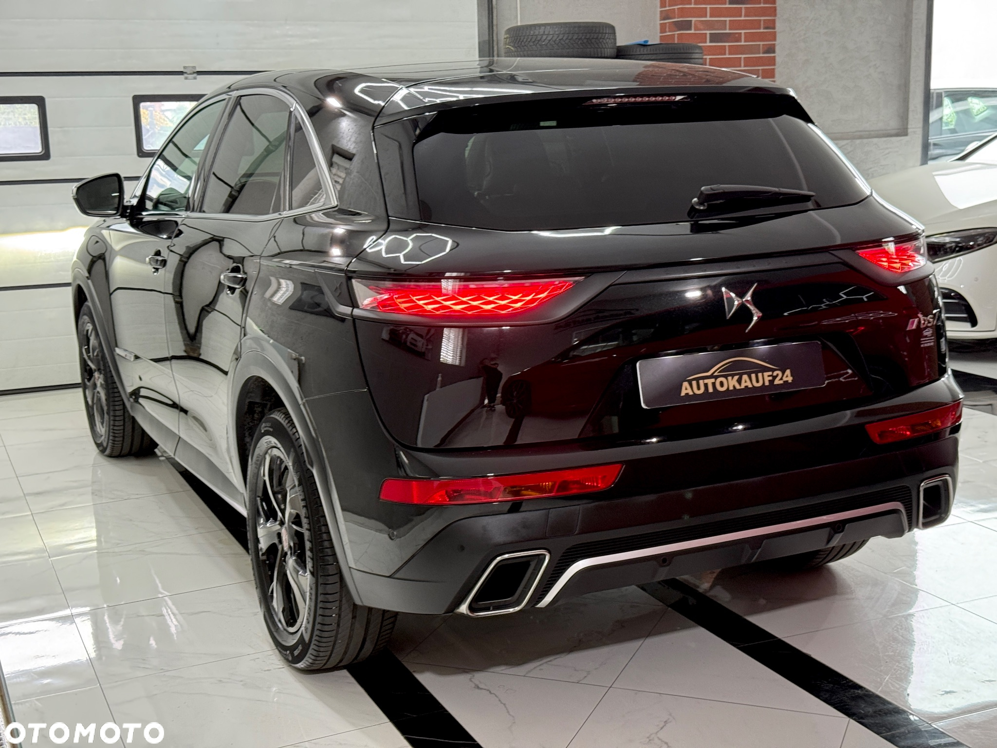 DS Automobiles DS 7 Crossback 2.0 BlueHDi Performance Line + - 7